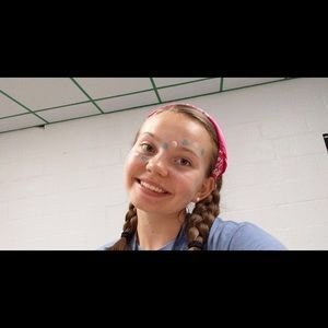 Meet your Posher, Alexis